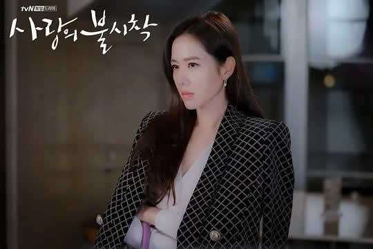 爱的迫降的剧照